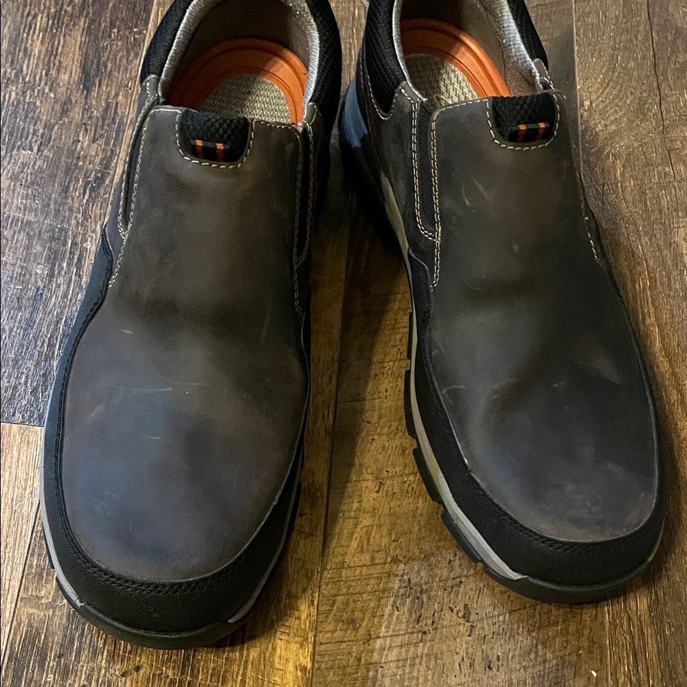 Clarks Men's Black and Brown Slip-On Loafers